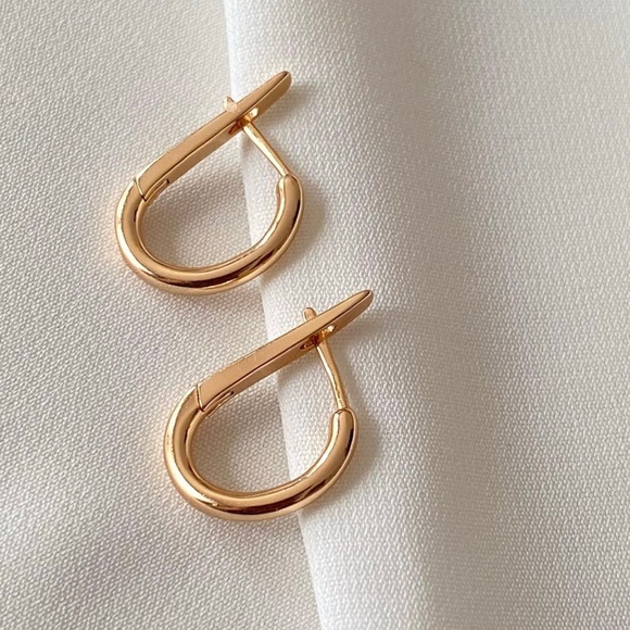 Hoop Huggie Earrings 18k Gold Luxury Jewelry - Picture 2 of 6